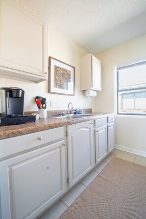 Private kitchen - Comfy and Relaxed 2-Bedroom Loft in Midtown (Mobile)