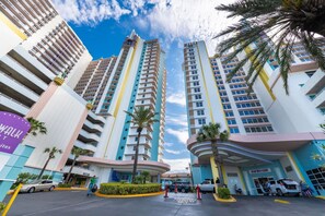Exterior - 10th Floor Oasis: Stunning 2BR with Spacious Private Double Balcony at The Wyndahm Ocean Walk Resort (Daytona Beach)