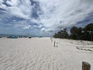 Beach nearby - January available! Ask for a quote (Naples)