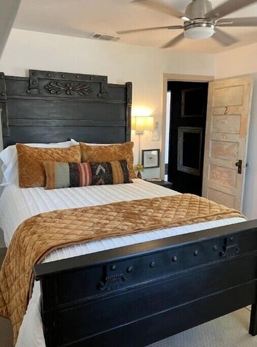 Fancy Farmhouse in Town
