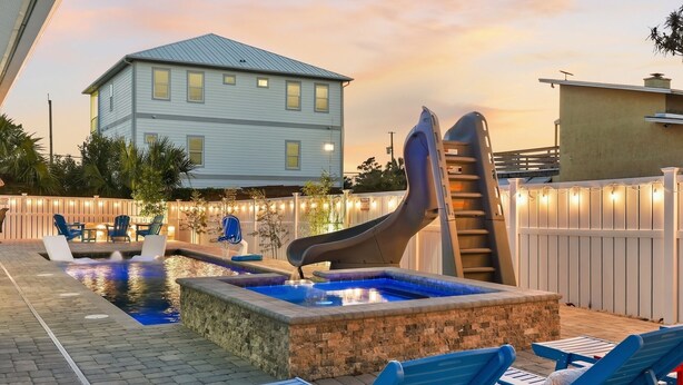 حمّام سباحة خارجي، حمّام سباحة مُدفَّأ