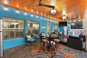 Outdoor dining - Accessible 5BR Oasis w/Heated Pool/Spa/TurboSlide, SportCourt, Minigolf,  Beach (Panama City Beach)