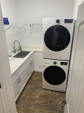 Interior - Private Pool/Spa, 1-Story, Near Beach, Dog Friendly, Sleeps 15 (Panama City Beach)