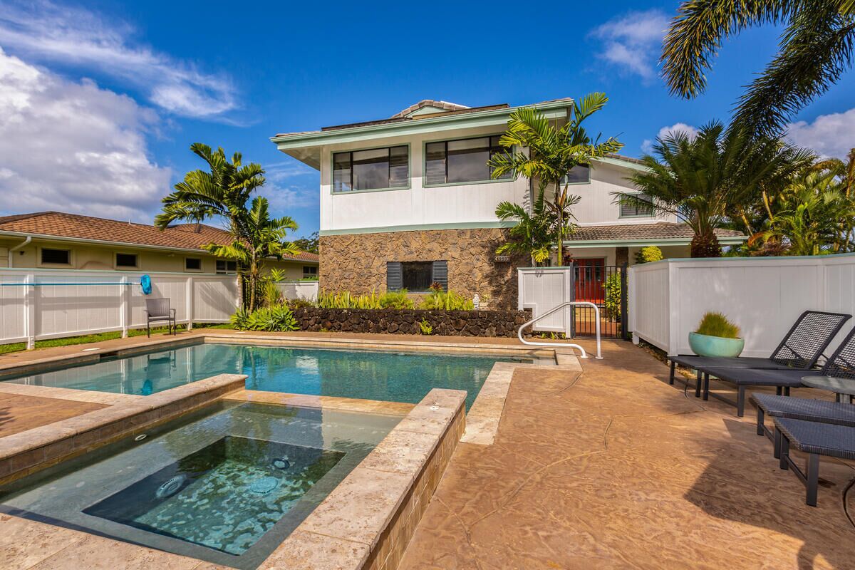 Princeville  Home with private pool,  A/C and amazing ocean and mountain views. 