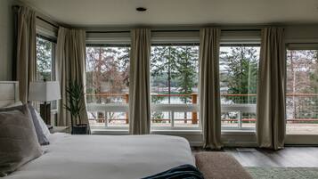 6 bedrooms, desk, iron/ironing board, travel crib