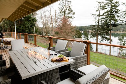 Harbor Serenity - Private Water Access, Hot Tub, EV Charger and Game Room