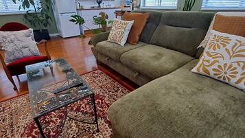 TV, DVD player, books, stereo