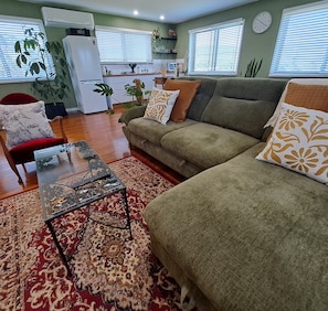 TV, DVD player, books, stereo