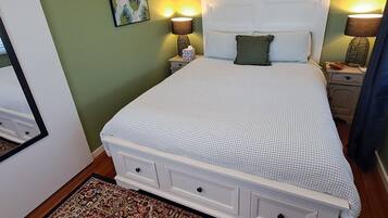 1 bedroom, desk, iron/ironing board, WiFi