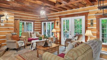 L'Hirondelle | Premium bedding, memory foam beds, blackout drapes, soundproofing