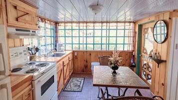 Le Petit Refuge | 1 Schlafzimmer, hochwertige Bettwaren, Betten mit Memory-Foam-Matratzen