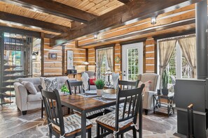 Le Mésange | Ylelliset vuodevaatteet, memory foam -patjalliset sängyt, pimennysverhot