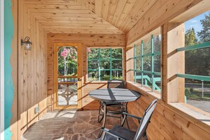 Le Pic-Bois | 1 chambre, literie de qualit�é, lit avec matelas en mousse à mémoire