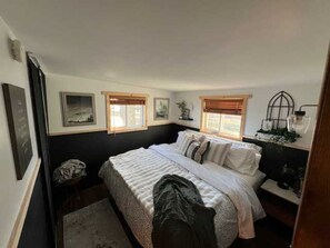 2 室のベッドルーム、アイロン / アイロン台、WiFi (無料)、ベッドシーツ