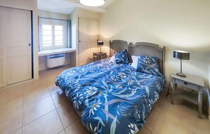 2 bedrooms, free WiFi - 2 bedroom lovely home in Saint-Laurent-de-la-Ca (Saint-Laurent-de-la-Ca)