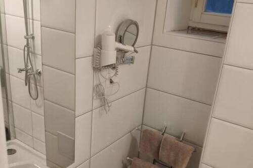 Basic Apartment | Bathroom