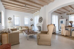 Living area - Private villa with sea view (Mykonos)