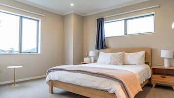 3 bedrooms, desk, iron/ironing board, free WiFi