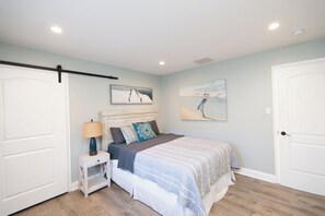 3 quartos, cofres nos quartos, ferros/tábuas de passar roupa