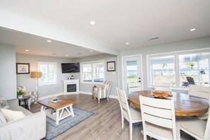 Dining - Private Riverfront Home with Hot Tub, Kayaks, Paddleboards and Riverside Firepit (Grasonville)