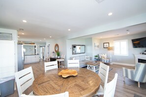 Interior - Private Riverfront Home with Hot Tub, Kayaks, Paddleboards and Riverside Firepit (Grasonville)