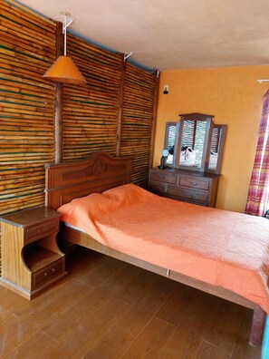 Standard dubbelrum - 1 sovrum - delat badrum | Egyptiska bomullslakan, sängtillbehör av högsta kvalitet och duntäcken