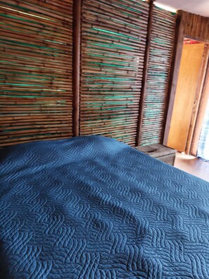 Deluxe Quadruple Room | Egyptian cotton sheets, premium bedding, down comforters, desk - Posada Mar Azul vista al mar  (Punta del Diablo)