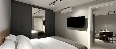 Leilighet | 2 soverom, skrivebord, blendingsgardiner og strykejern/-brett