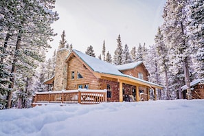 Welcome to Timber Valley Lodge - your private mountain retreat in Fairplay! - Secluded Mountain Retreat nestled on 8 Acres just 30 Minutes from Breck! (Fairplay)