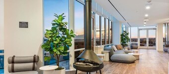 Upscale 1BR in Downtown | Kitchen | Gym | Work Space