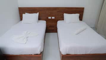 Deluxe-herbergi með tvíbreiðu rúmi | Rúmföt af bestu gerð, rúm með memory foam dýnum, míníbar