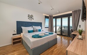 5 bedrooms, in-room safe, iron/ironing board, travel crib