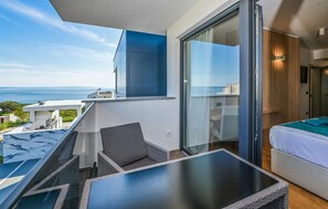 5 bedrooms, in-room safe, iron/ironing board, travel cot