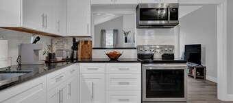 Stylish Duplex! New Remodel! Minutes from Atlanta!