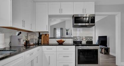 Stylish Duplex! New Remodel! Minutes from Atlanta!