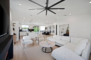 Smart-TV, peis, stereoanlegg og printere