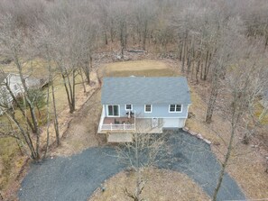 Exterior - The Great Getaway has all the Poconos has to offer, dining, shopping and more.  (Albrightsville)