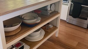 コーヒー / ティーメーカー、冷蔵庫、電子レンジ、オーブン