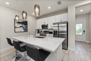 Fridge, microwave, oven, stovetop - Eagle Trace Gem | 3 bed, 2.5 bath | Reunion Membership (Kissimmee)