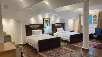 5 bedrooms, in-room safe, iron/ironing board, WiFi