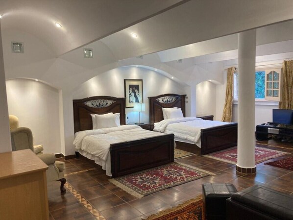 5 bedrooms, in-room safe, iron/ironing board, WiFi