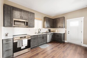 Fridge, microwave, oven, stovetop - 3 Mins to Downtown! Newly Remodel 2BR/2BR W/Jacuzzi & Deck (Indianapolis)