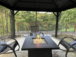 Terrace/patio - Gorgeous Eco Tiny Home on Organic Farm Within 5 Minutes of Downtown Hilo.  (Hilo)