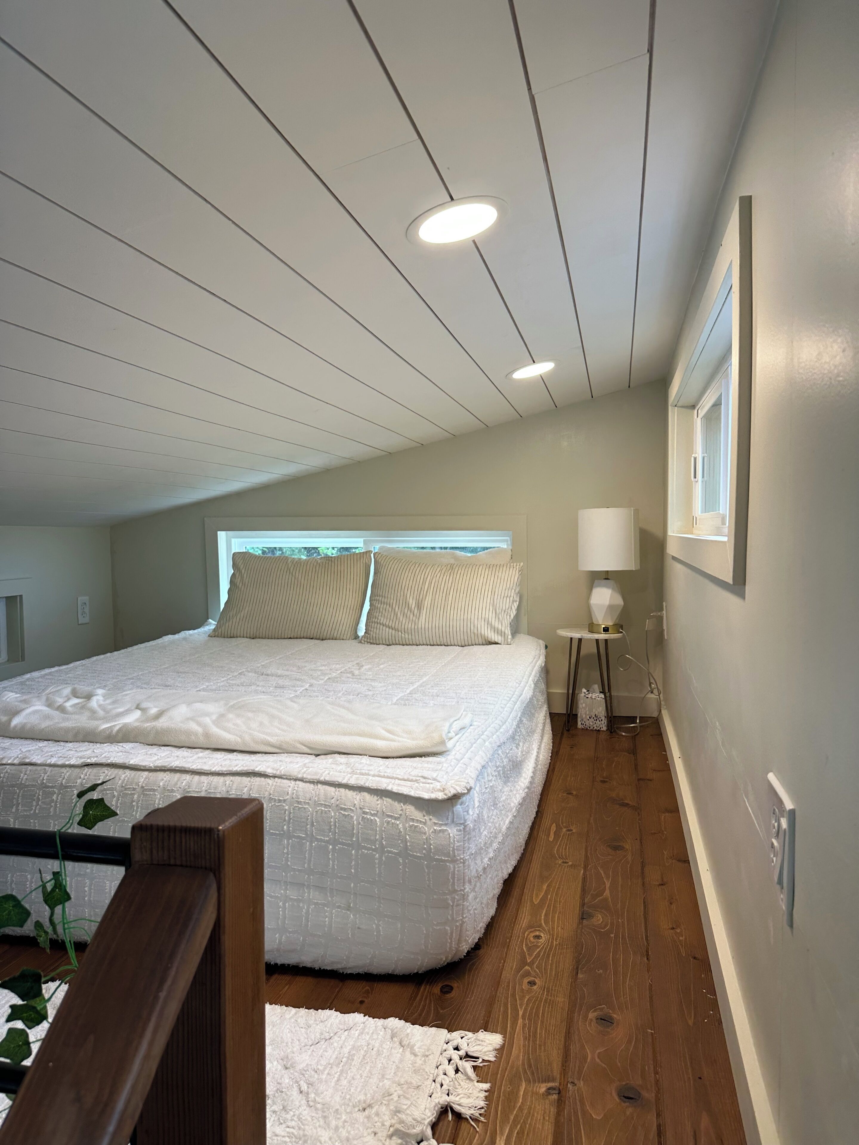 2 bedrooms, bed sheets