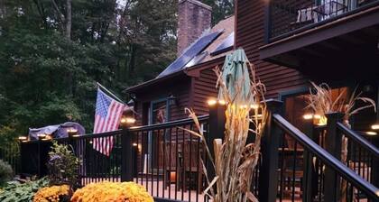 FALL FUN HUB! MYSTIC CT, FOXWOODS, Clydes Cider Mill! Beautiful location!