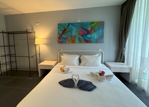 Standard Studio, 1 King Bed with Sofa bed, Park View