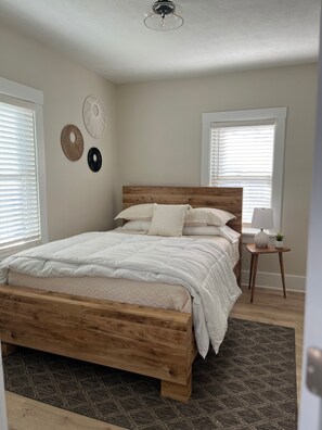 3 bedrooms, travel crib, free WiFi, bed sheets