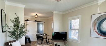 Cedar Street Retreat - Heart of Aksarben!