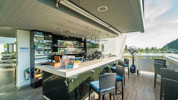 Poolside bar