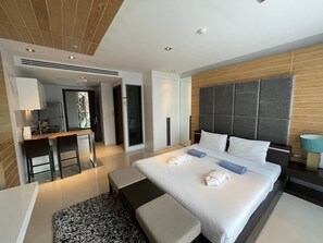 Classic Studio, 1 King Bed, City View | Free WiFi, bed sheets - Apartment at Emerald Terrace by Lofty (Patong)